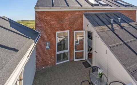 Maura - 2.3Km from the Sea: Building, House, Window, Home, Roof, Residential Area, Shrub, Cottage, Land Lot