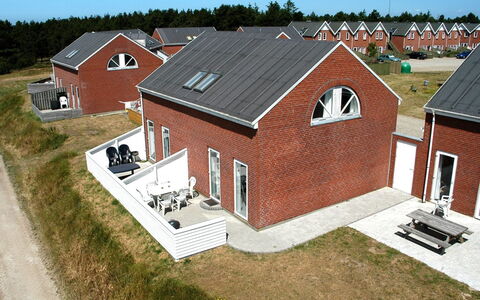 Maura - 2.3Km from the Sea: Building, House, Window, Home, Roof, Residential Area, Shrub, Cottage, Land Lot