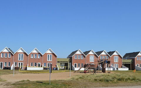 Maura - 2.3Km from the Sea: Building, House, Window, Home, Roof, Residential Area, Shrub, Cottage, Land Lot