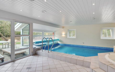 Mojag - 1Km from the Sea: Flooring, Ceiling, Interior Design, Floor, Swimming Pool, Resort, Hardwood, Wood Flooring, Hotel, Design