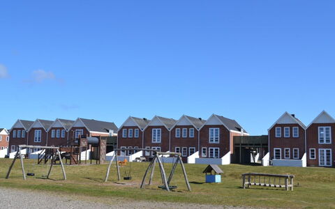 Auti - 2.3Km from the Sea: Building, House, Window, Home, Roof, Residential Area, Shrub, Cottage, Land Lot