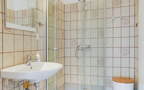 Reinbald - 1Km from the Sea: Plumbing Fixture, Bathroom, Flooring, Interior Design, Floor, Bathroom Sink, Plumbing, Tap, Sink, Shower