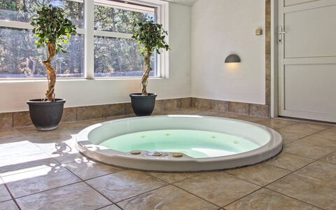 Nael - 1.6Km from the Sea: Flooring, Interior Design, Bathtub, Floor, Plumbing Fixture, Bathroom, Room, Ceiling, Jacuzzi