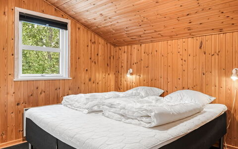 Troen - 3.8Km from the Sea: Wood, Bedroom, Bed, Ceiling, Freezing, Bedding, Bed Frame, Bed Sheet, Snow, Hardwood