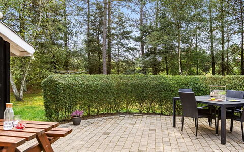Troen - 3.8Km from the Sea: Shrub, Garden, Shade, Hedge, Lawn, Outdoor Furniture, Landscaping, Outdoor Table, Yard, Backyard