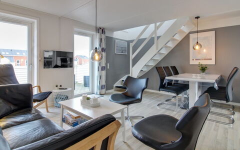 Raine - 2.3Km from the Sea: Apartment, Shade, Balcony, Chair, Fence, Outdoor Furniture, Aluminium, Artificial Turf