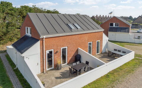 Byriel - 2.3Km from the Sea: Building, House, Window, Home, Roof, Residential Area, Shrub, Cottage, Land Lot