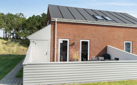 Byriel - 2.3Km from the Sea: Building, House, Window, Home, Roof, Residential Area, Shrub, Cottage, Land Lot