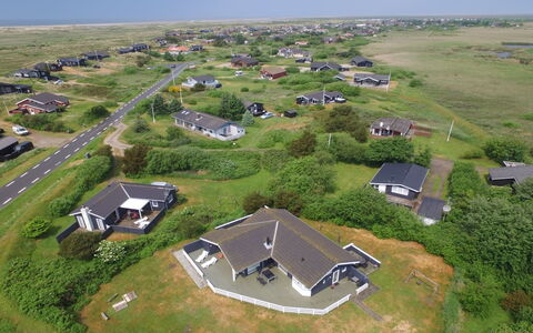 Chrisse - 550M from the Sea: Cottage, Shed, Hut, Farmhouse, Prairie, Shack, Barn, Log Cabin, Garden Buildings