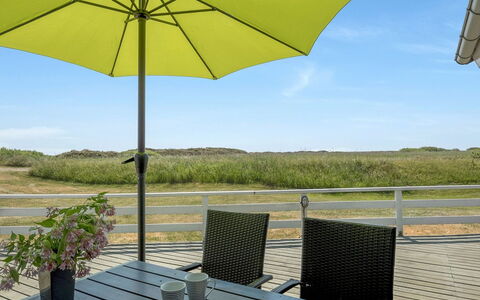 Chrisse - 550M from the Sea: Cottage, Shed, Hut, Farmhouse, Prairie, Shack, Barn, Log Cabin, Garden Buildings