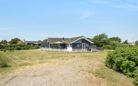 Chrisse - 550M from the Sea: Cottage, Shed, Hut, Farmhouse, Prairie, Shack, Barn, Log Cabin, Garden Buildings
