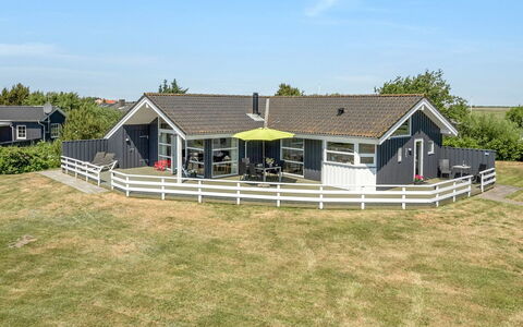 Chrisse - 550M from the Sea: Cottage, Shed, Hut, Farmhouse, Prairie, Shack, Barn, Log Cabin, Garden Buildings
