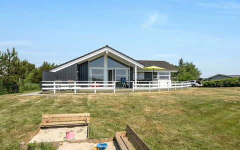 Chrisse - 550M from the Sea: Cottage, Shed, Hut, Farmhouse, Prairie, Shack, Barn, Log Cabin, Garden Buildings