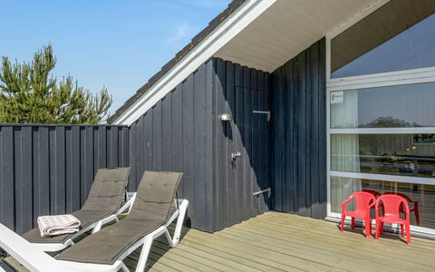 Chrisse - 550M from the Sea: Cottage, Shed, Hut, Farmhouse, Prairie, Shack, Barn, Log Cabin, Garden Buildings