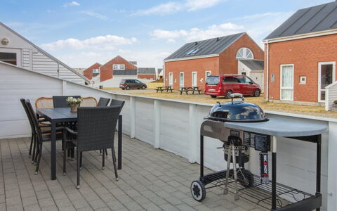 Asved - 2.3Km from the Sea: Building, House, Window, Home, Roof, Residential Area, Shrub, Cottage, Land Lot