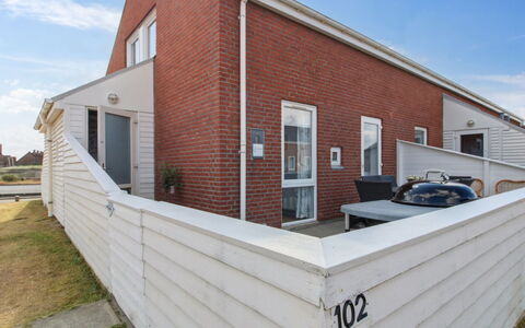 Asved - 2.3Km from the Sea: Building, House, Window, Home, Roof, Residential Area, Shrub, Cottage, Land Lot