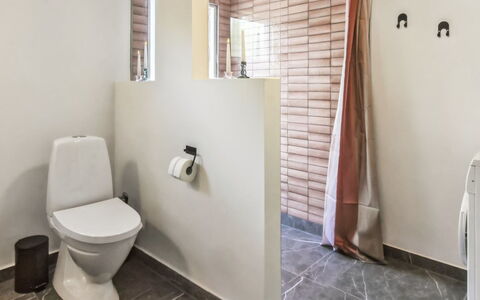 Kabbi - 2.6Km from the Sea: Toilet Seat, Toilet, Flooring, Bathroom, Floor, Wall, Plumbing Fixture, Interior Design, Plumbing, Tile