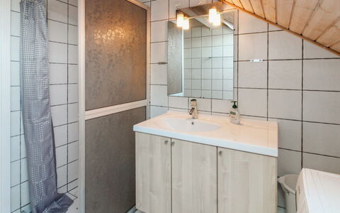 Mahena - 2.3Km from the Sea: Flooring, Plumbing Fixture, Floor, Wall, Interior Design, Sink, Bathroom Sink, Wood, Bathroom, Ceiling