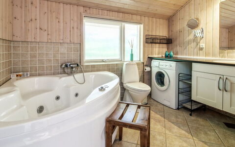 Fides - 600M from the Sea: Plumbing Fixture, Interior Design, Flooring, Wood, Ceiling, Floor, Bathtub, Bathroom, Plumbing, Room