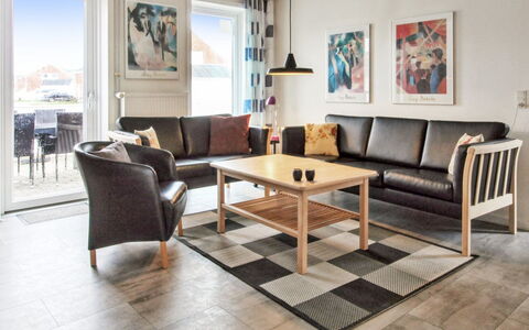 Tinna - 2.3Km from the Sea: Building, House, Window, Home, Roof, Residential Area, Shrub, Cottage, Land Lot