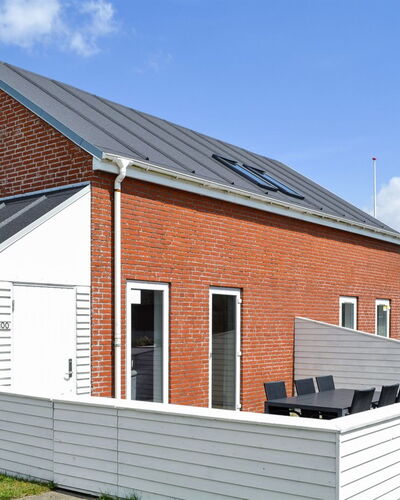 Tinna - 2.3Km from the Sea