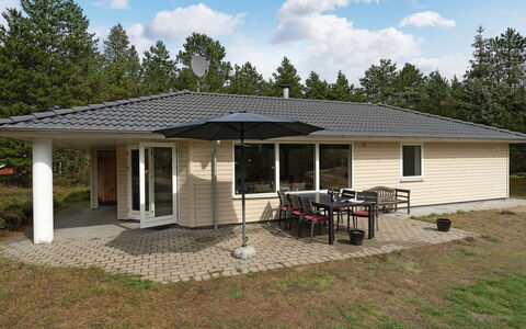 Micke - 3.2Km from the Sea: Shrub, Urban Design, Groundcover, Brick, Apartment, Estate, Brickwork, Balcony, Landscaping