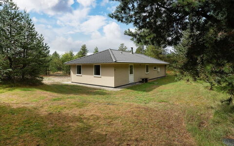 Micke - 3.2Km from the Sea: Shrub, Urban Design, Groundcover, Brick, Apartment, Estate, Brickwork, Balcony, Landscaping