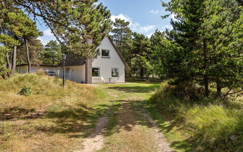 Lyyli - 1Km from the Sea: House, Roof, Home, Cottage, Shed, Garden Buildings, Siding, Yard, Log Cabin, Hut