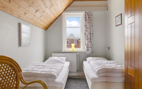 Lynne - 2.3Km from the Sea: Bedroom, Bed, Wood, Bedding, Bed Sheet, Floor, Interior Design, Bed Frame, Flooring, Ceiling