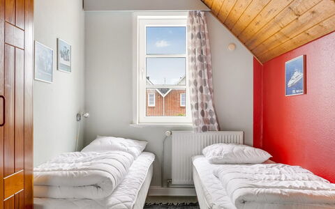 Lynne - 2.3Km from the Sea: Wood, Bedroom, House, Home, Bed, Bedding, Bed Sheet, Linens, Bed Frame, Freezing