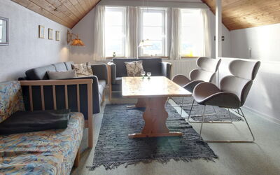 Lynne - 2.3Km from the Sea