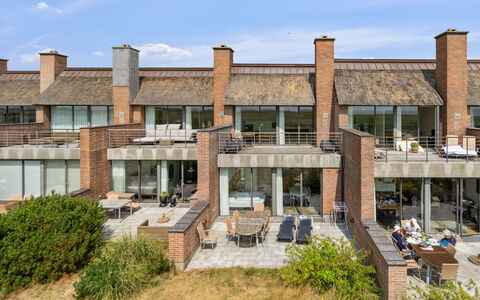 Ønd - 2.5Km from the Sea: Shrub, Urban Design, Groundcover, Brick, Apartment, Estate, Brickwork, Balcony, Landscaping