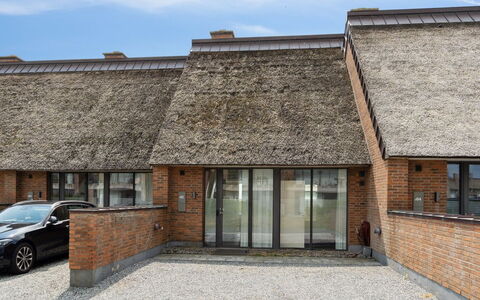 Ønd - 2.5Km from the Sea: Shrub, Urban Design, Groundcover, Brick, Apartment, Estate, Brickwork, Balcony, Landscaping
