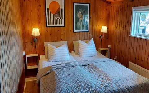 Elgin - 1.8Km from the Sea: Interior Design, Furniture, Wood, Flooring, Floor, Bedroom, Ceiling, Bed, Textile, Room