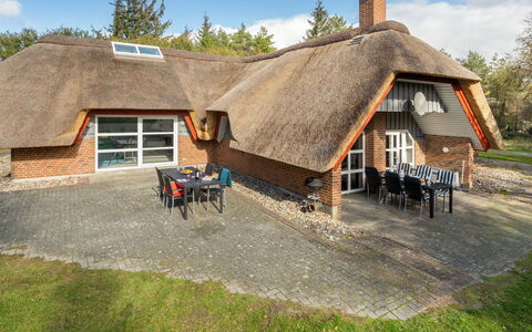 Albin - 2.8Km from the Sea: Roof, House, Residential Area, Home, Estate, Cottage, Design