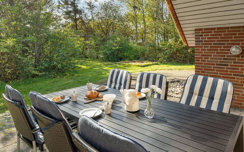 Albin - 2.8Km from the Sea: Roof, House, Residential Area, Home, Estate, Cottage, Design