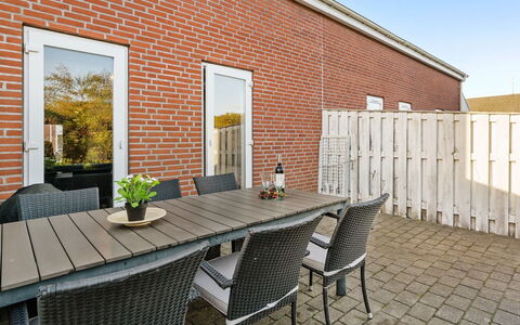 Enita - 2.3Km from the Sea: House, Roof, Home, Cottage, Shed, Garden Buildings, Siding, Yard, Log Cabin, Hut