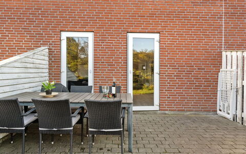 Enita - 2.3Km from the Sea: House, Roof, Home, Cottage, Shed, Garden Buildings, Siding, Yard, Log Cabin, Hut