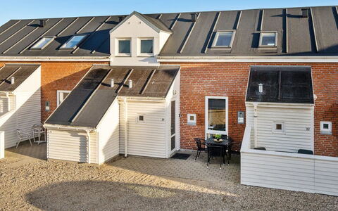 Enita - 2.3Km from the Sea: House, Roof, Home, Cottage, Shed, Garden Buildings, Siding, Yard, Log Cabin, Hut
