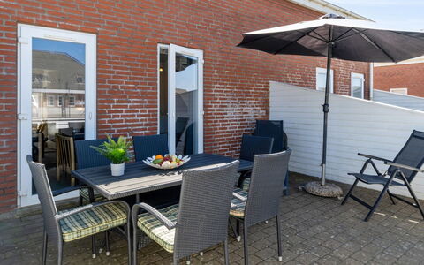 Gaëlle - 2.3Km from the Sea: Building, House, Window, Home, Roof, Residential Area, Shrub, Cottage, Land Lot