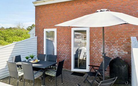 Gaëlle - 2.3Km from the Sea: Building, House, Window, Home, Roof, Residential Area, Shrub, Cottage, Land Lot