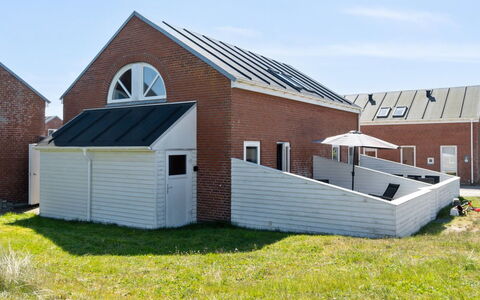 Gaëlle - 2.3Km from the Sea: Building, House, Window, Home, Roof, Residential Area, Shrub, Cottage, Land Lot
