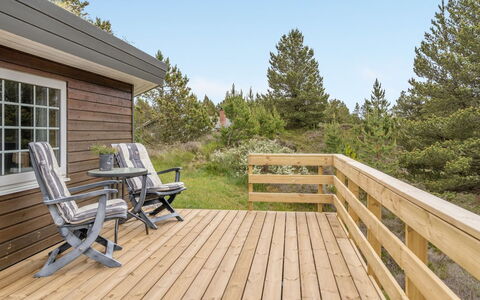Mariette - 3.1Km from the Sea: Wood, Porch, Hardwood, Plank, Furniture, Land Lot, Deck, Wood Stain, Cottage, Outdoor Furniture