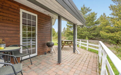Mariette - 3.1Km from the Sea: Wood, Porch, Cottage, Furniture, Home, Siding, Door, Land Lot, Hardwood, Wood Stain
