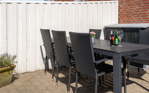 Adils - 2.5Km from the Sea: 