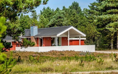 Gabriela - 1Km from the Sea: Building, House, Window, Home, Roof, Residential Area, Shrub, Cottage, Land Lot