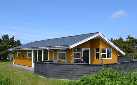 Elsbeth - 500M from the Sea: Roof, House, Home, Cottage, Siding, Land Lot, Shade, Porch, Estate