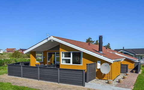 Elsbeth - 500M from the Sea: House, Roof, Home, Cottage, Siding, Shade, Porch, Garden Buildings