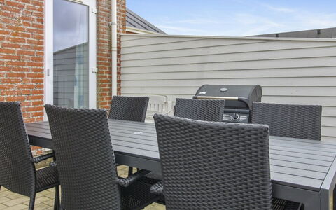 Héléne - 2.3Km from the Sea: Home, Roof, House, Door, Cottage, Shade, Garden, Groundcover, Porch, Yard