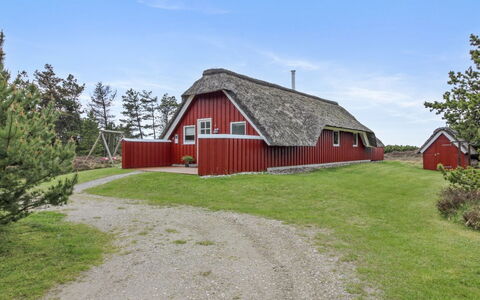 Dida - 3.1Km from the Sea: Cottage, Garden, Siding, Garden Buildings, Shade, Yard, Backyard, Lawn, Farmhouse, Landscaping